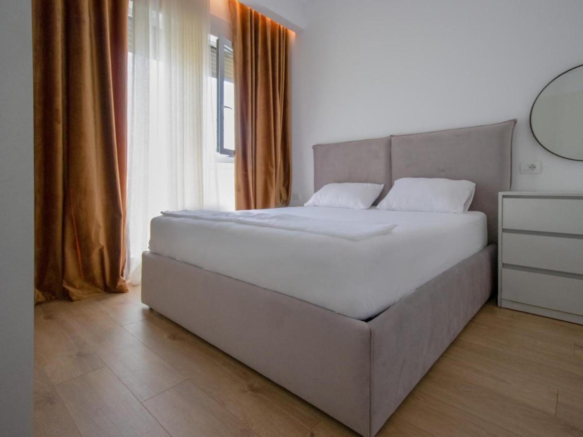 Luxury Rooftop 23 Bed & Breakfast Tirana Exterior photo
