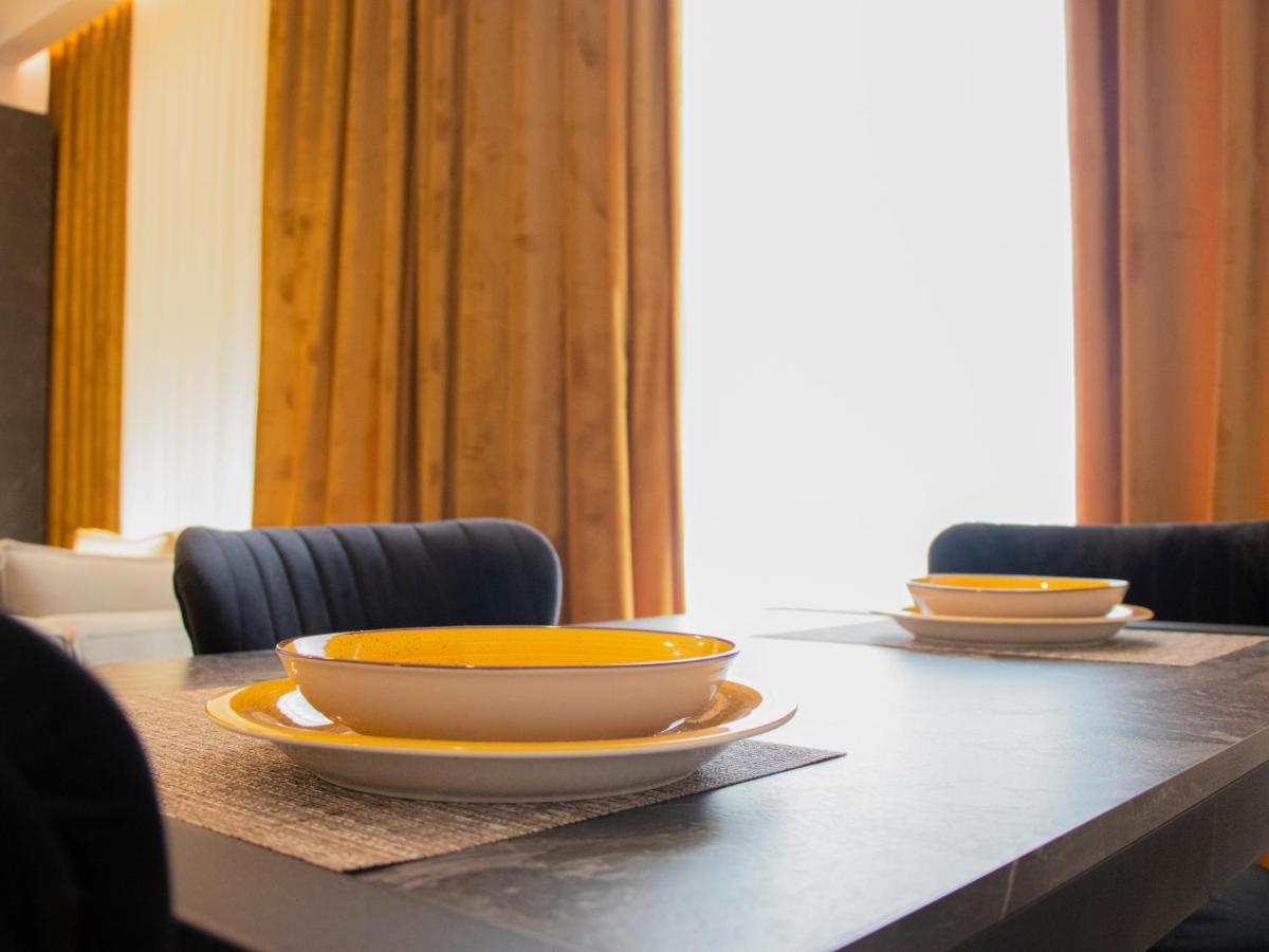 Luxury Rooftop 23 Bed & Breakfast Tirana Exterior photo