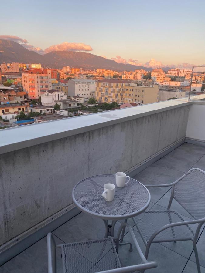 Luxury Rooftop 23 Bed & Breakfast Tirana Exterior photo